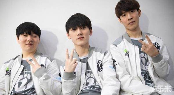 他的笑容不 他的笑容不