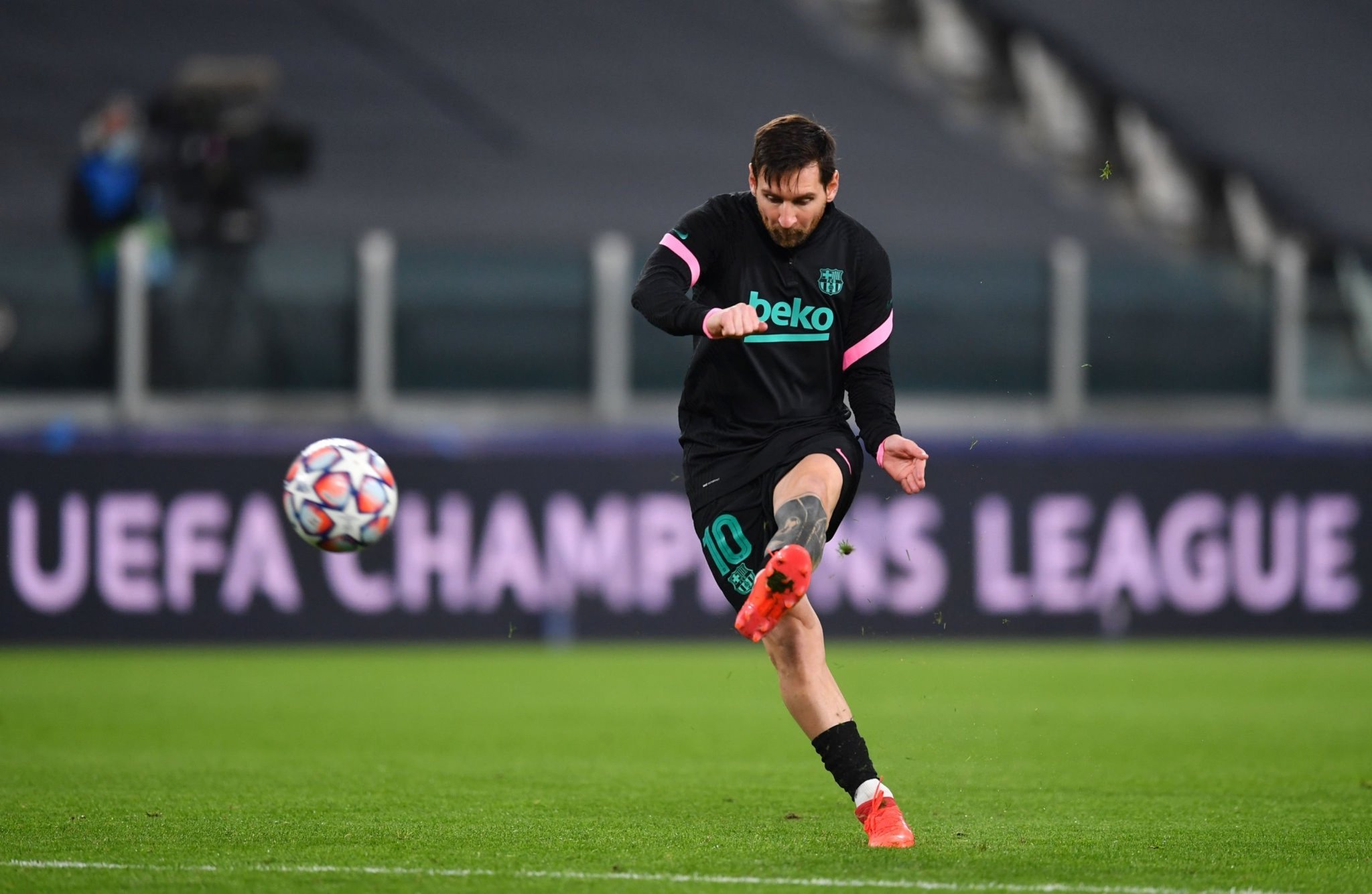 曼在主场迎 曼在主场迎