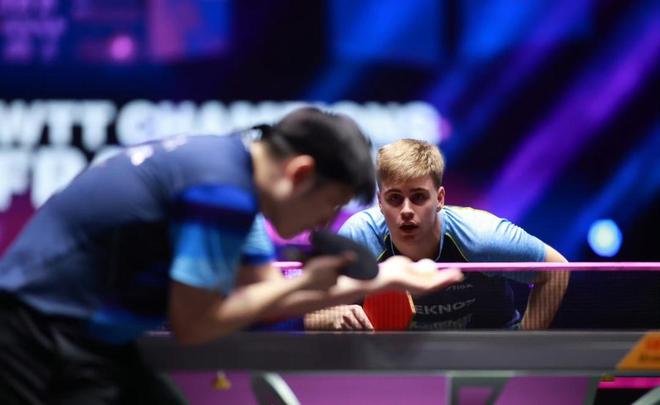 强队与新兴 强队与新兴